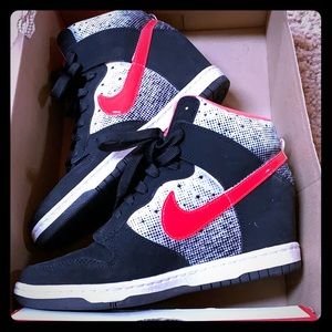 Women’s Dunk Sky Hi Sneaker Wedge - Size 8